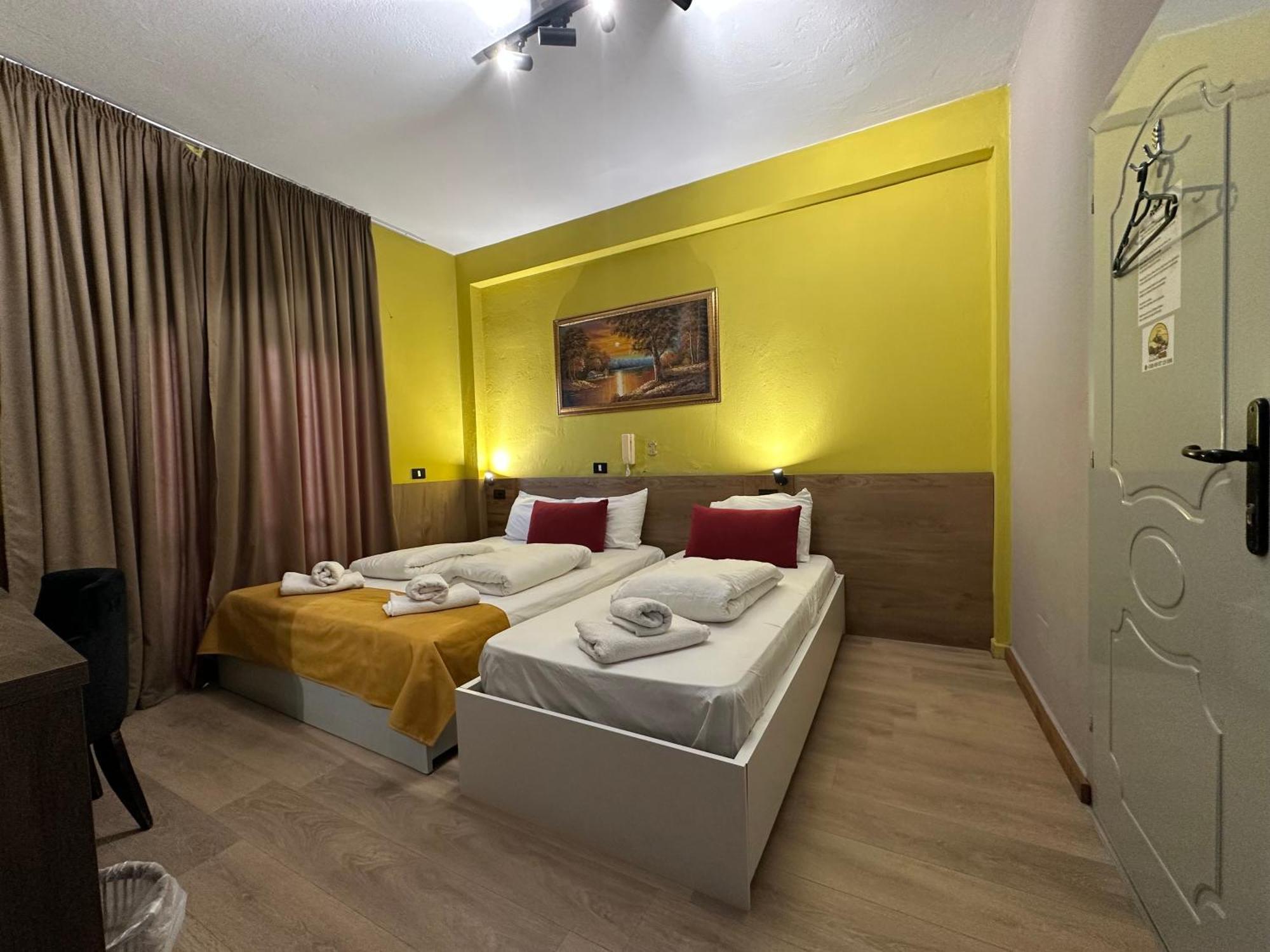 Villa Cabare Apartments&Rooms Durrës Exteriör bild